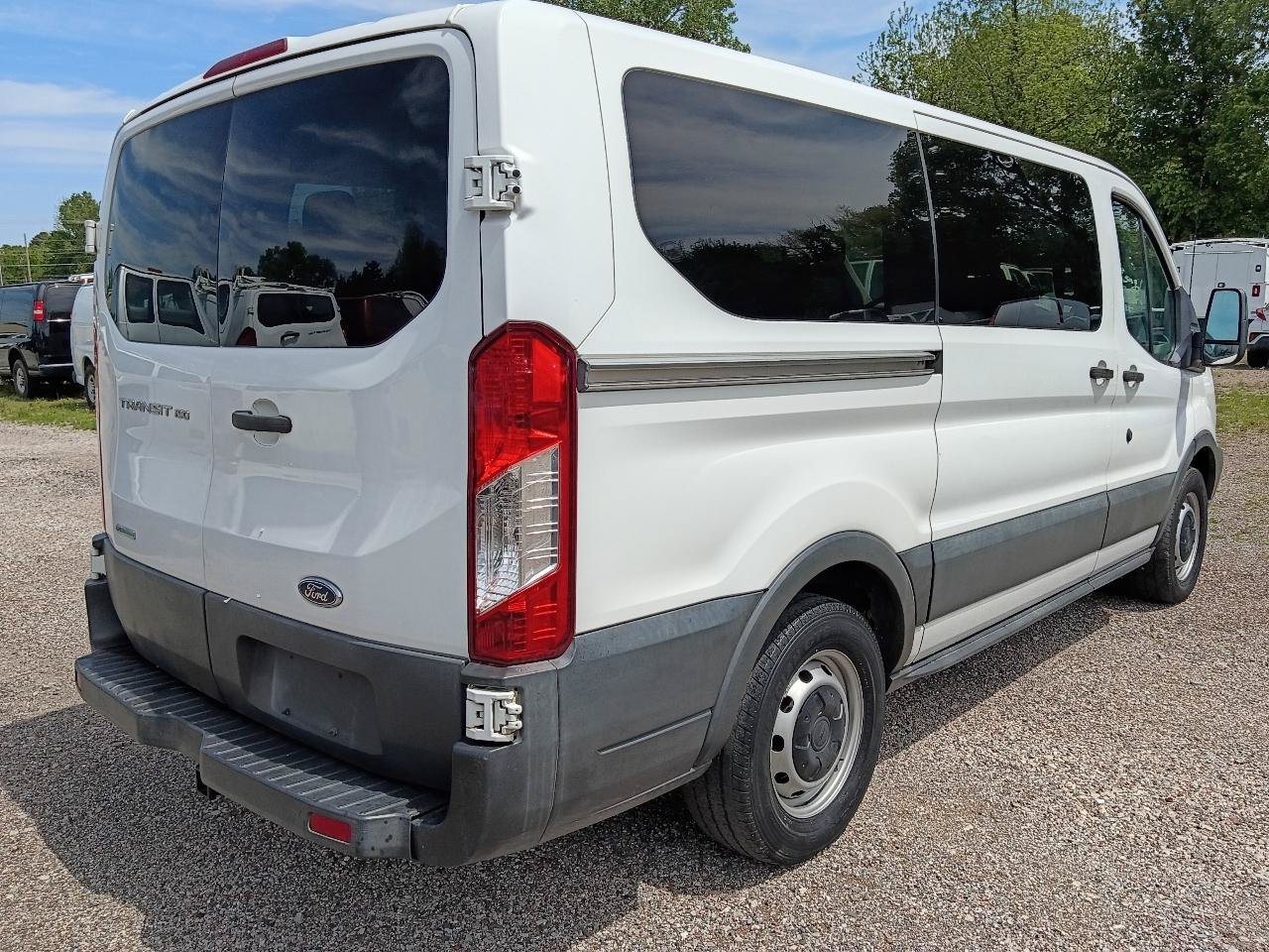 Used 2015 Ford Transit 150 XL RWD image 5