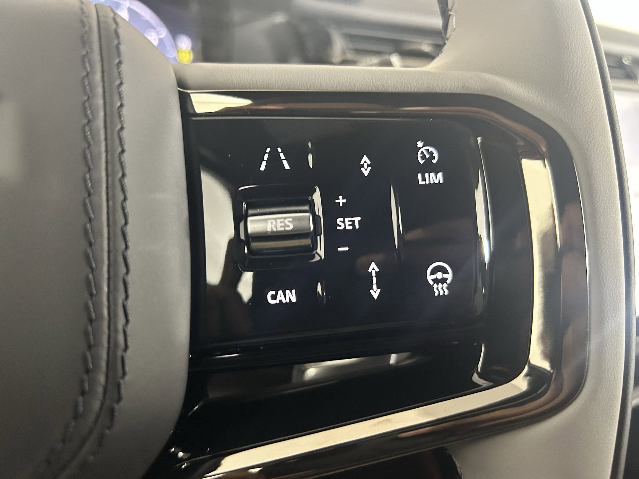 New 2026 Land Rover Range Rover Velar Dynamic SE image 20