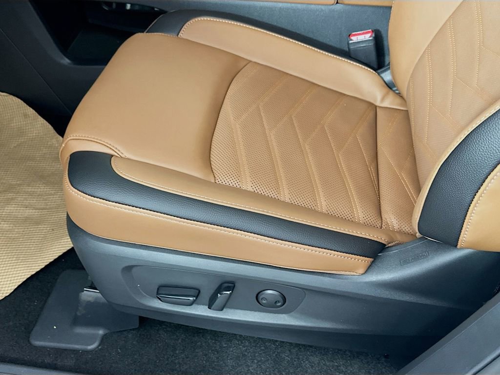 New 2025 Nissan Pathfinder Platinum w/ Cargo Package image 27