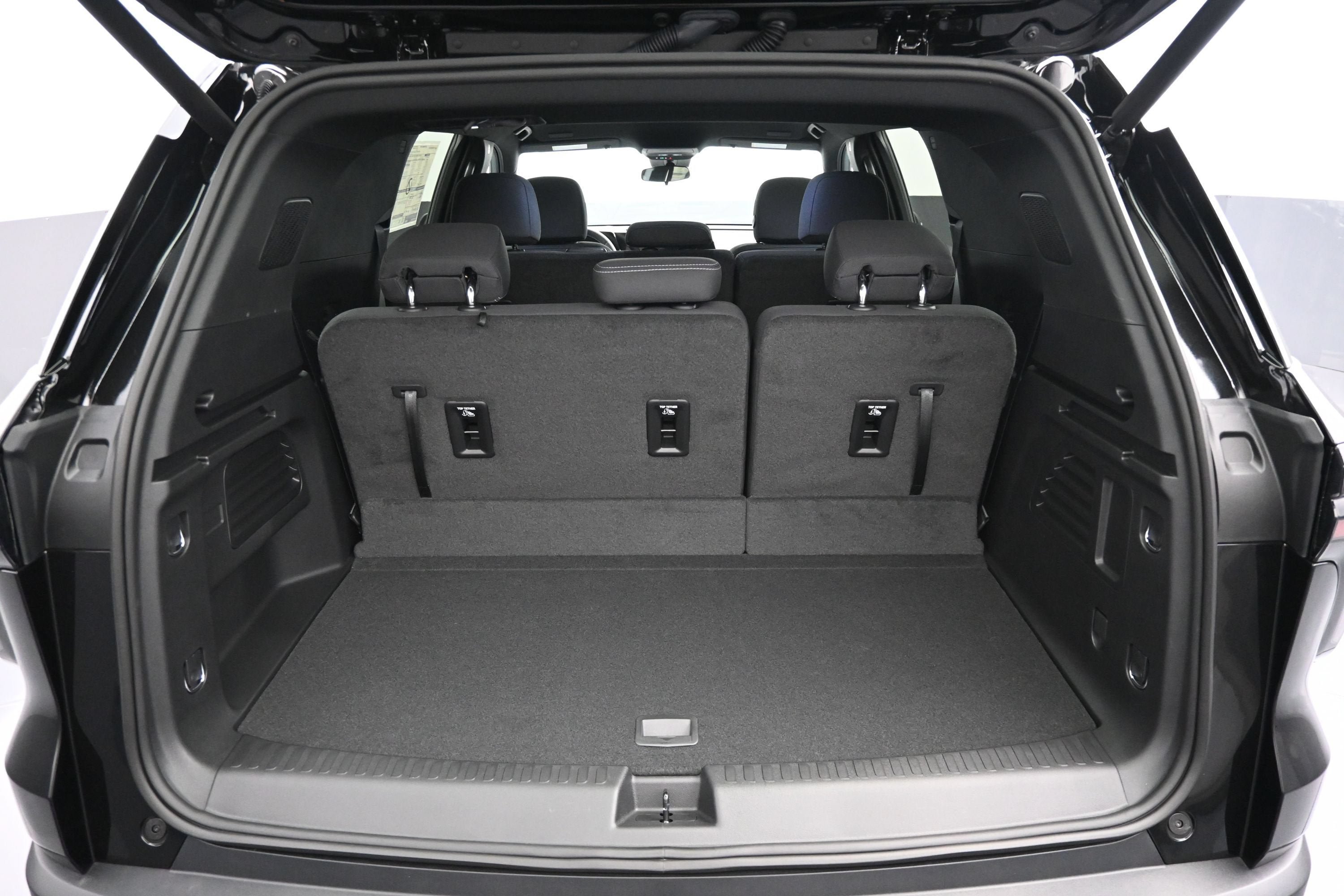 New 2027 Chevrolet Traverse LT FWD image 32