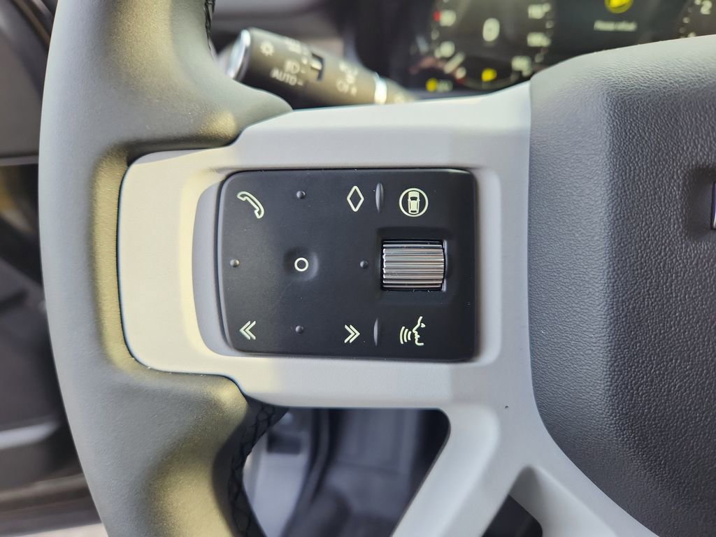 Used 2026 Land Rover Defender 110 X-Dynamic SE AWD/4WD image 17