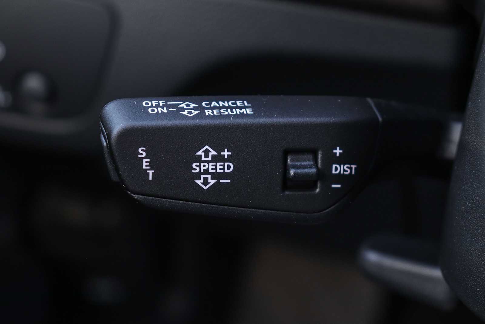 Used 2023 Audi Q5 e Premium w/ Convenience Package image 32