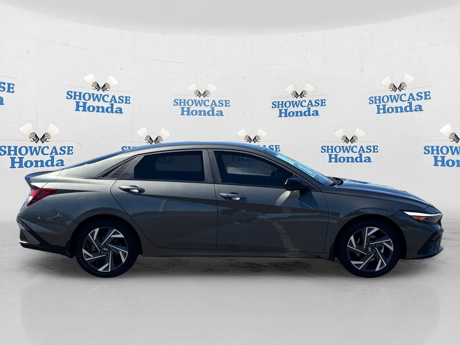 Used 2025 Hyundai Elantra Sport image 9