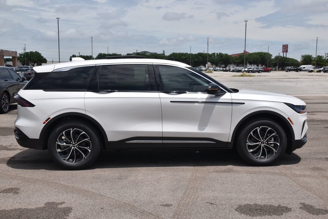New 2026 Lincoln Nautilus Premier w/ Equipment Group 102A AWD/4WD image 5