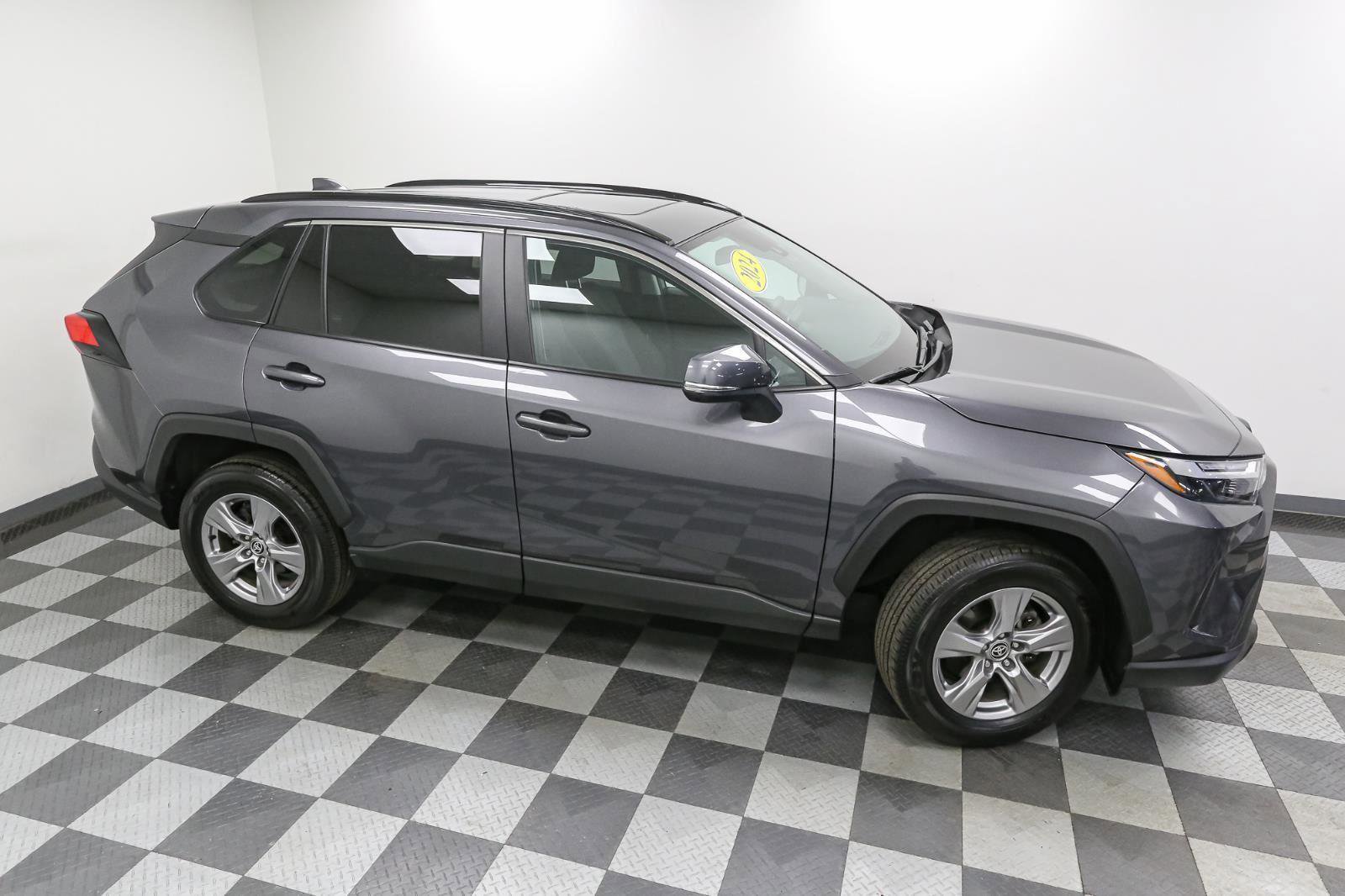 Used 2024 Toyota RAV4 XLE w/ Convenience Package image 5