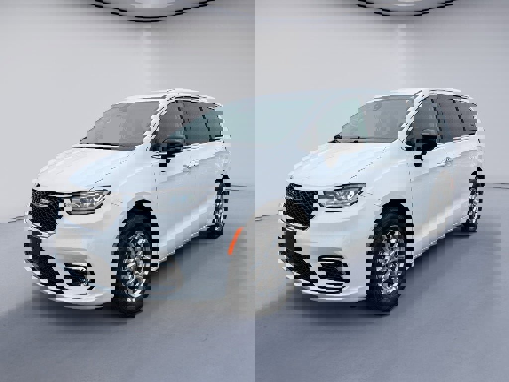 Used 2024 Chrysler Pacifica Touring-L