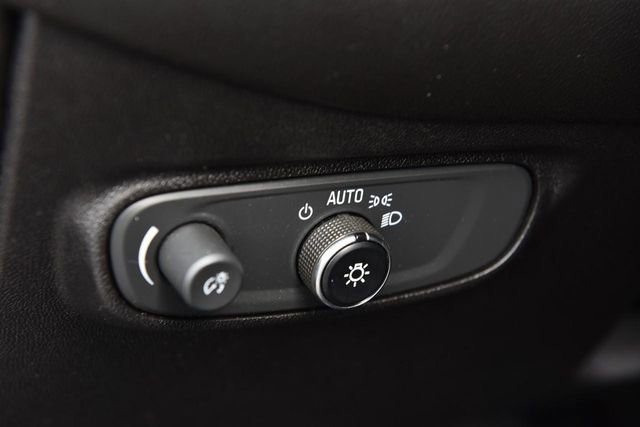 Used 2019 Chevrolet Equinox LT image 11