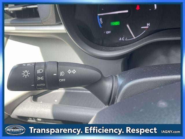 Used 2024 Toyota Sienna XLE FWD image 25