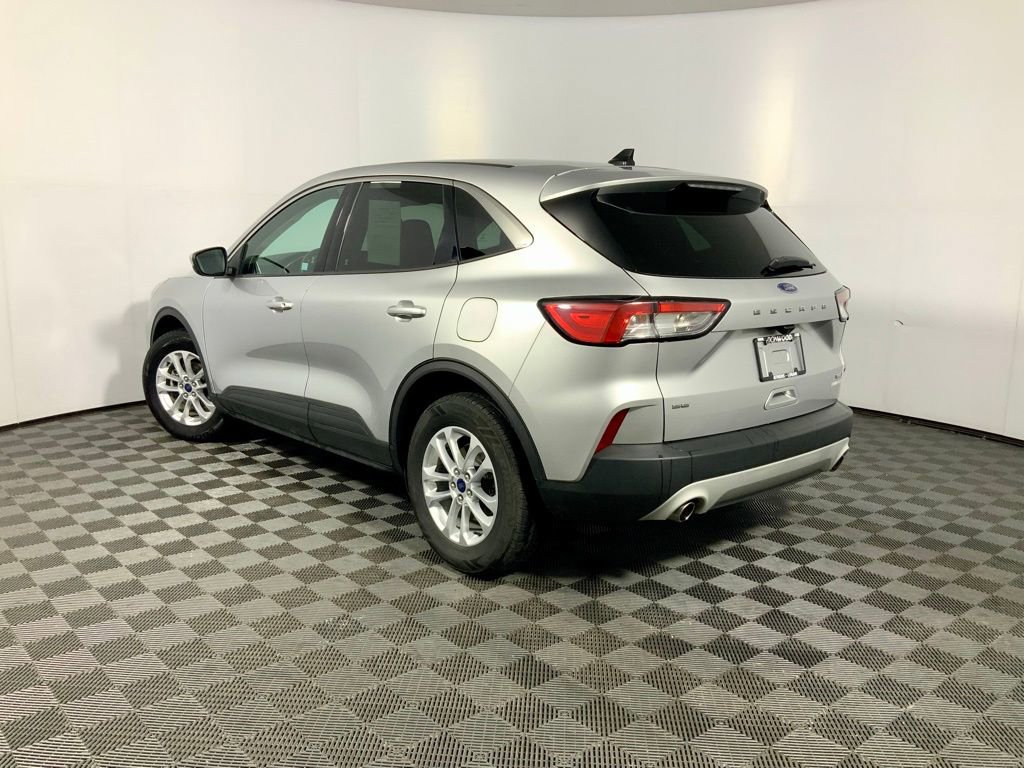 Used 2020 Ford Escape SE image 13