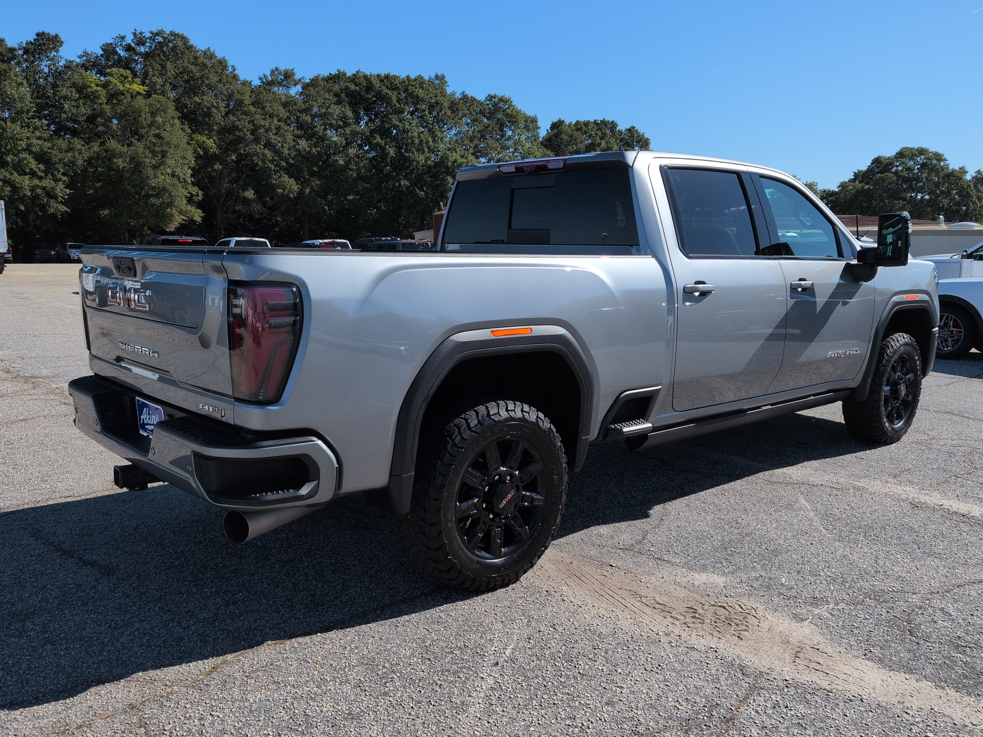 Used 2025 GMC Sierra 2500 AT4 w/ AT4 Premium Plus Package AWD/4WD image 3