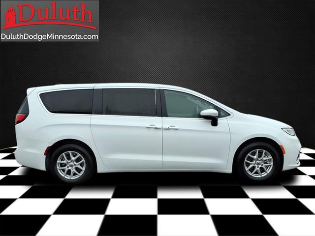 Used 2023 Chrysler Pacifica Touring-L FWD image 6