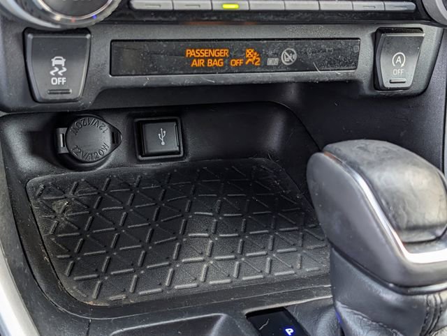 Used 2020 Toyota RAV4 XLE Premium image 17