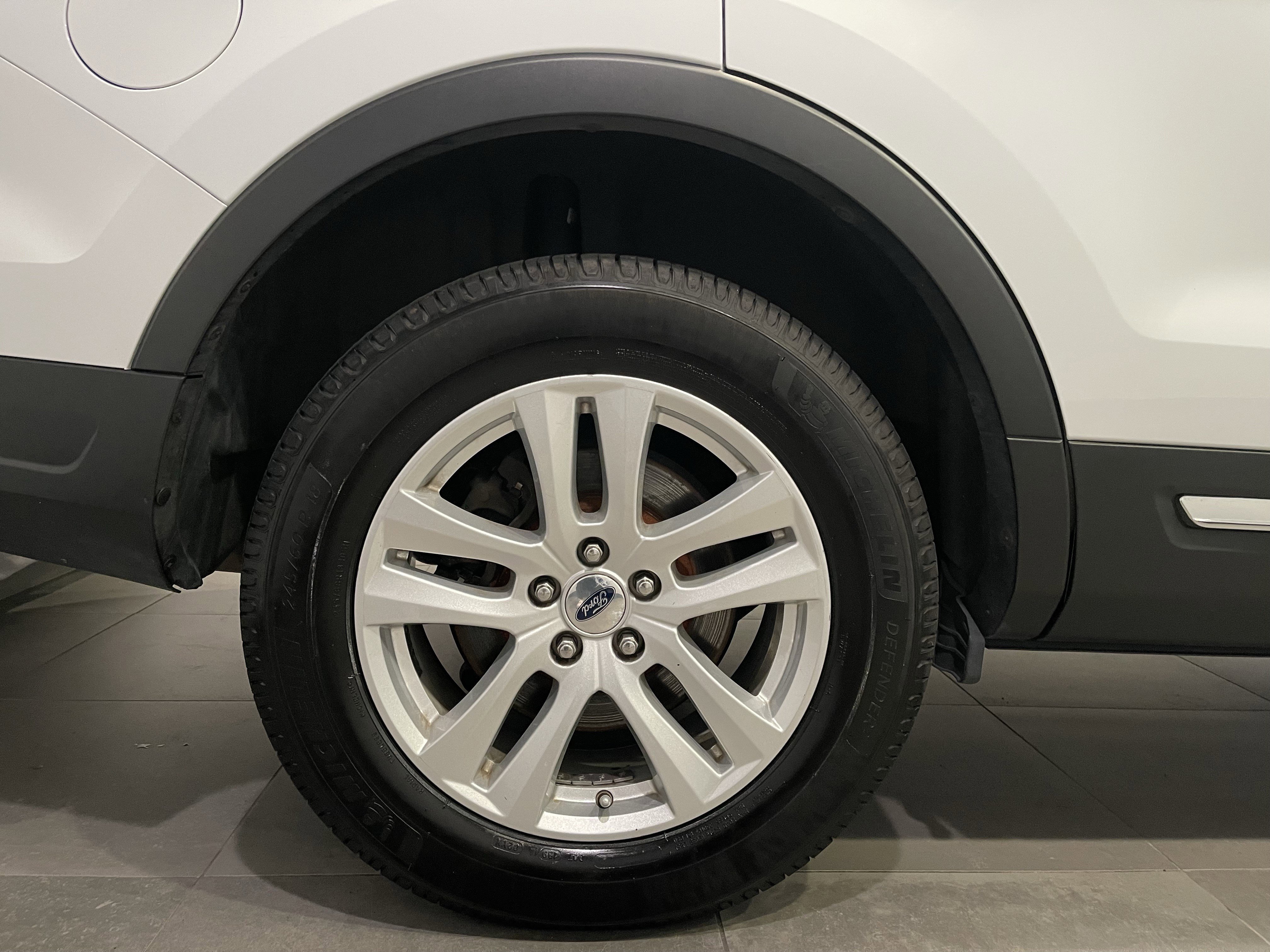 Used 2018 Ford Explorer XLT w/ Equipment Group 201A image 9