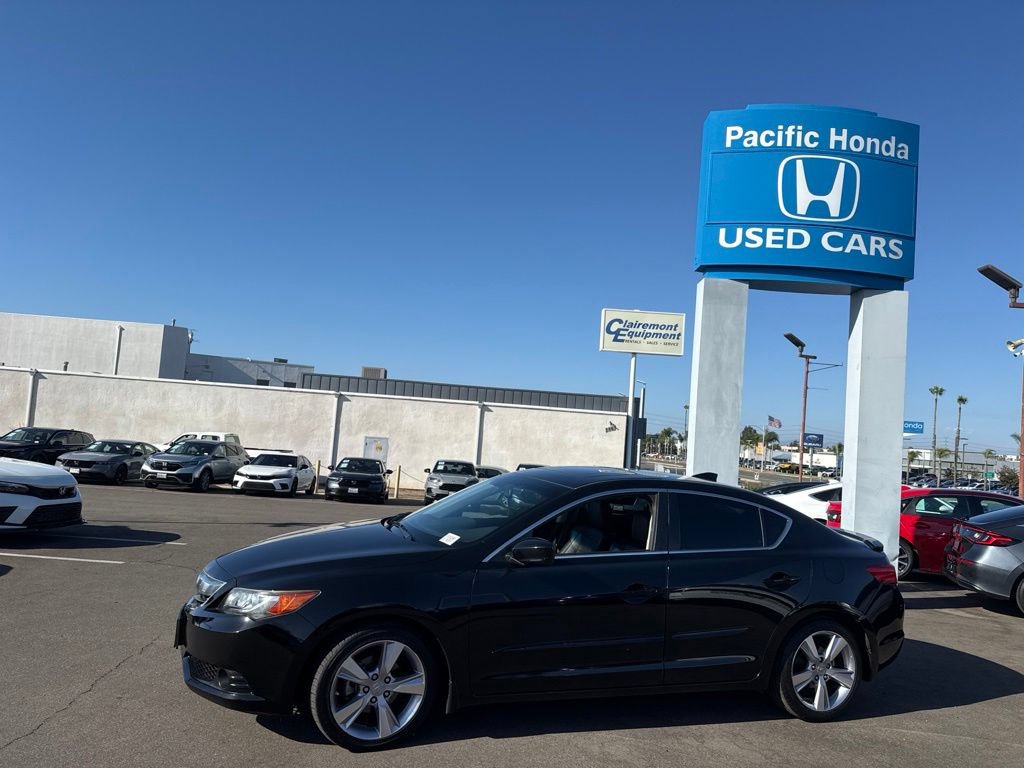 Used 2013 Acura ILX w/ Technology Package FWD image 2