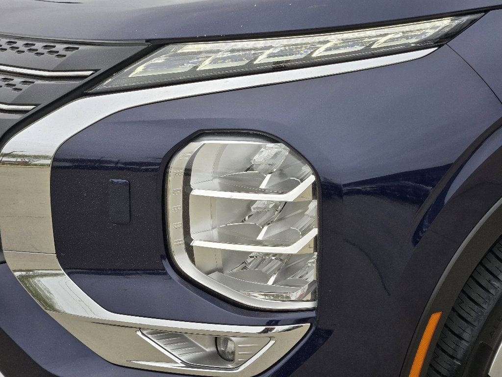 Used 2024 Mitsubishi Outlander SE image 15