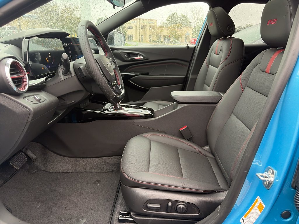 New 2026 Chevrolet Trax RS w/ Sunroof Package FWD image 12