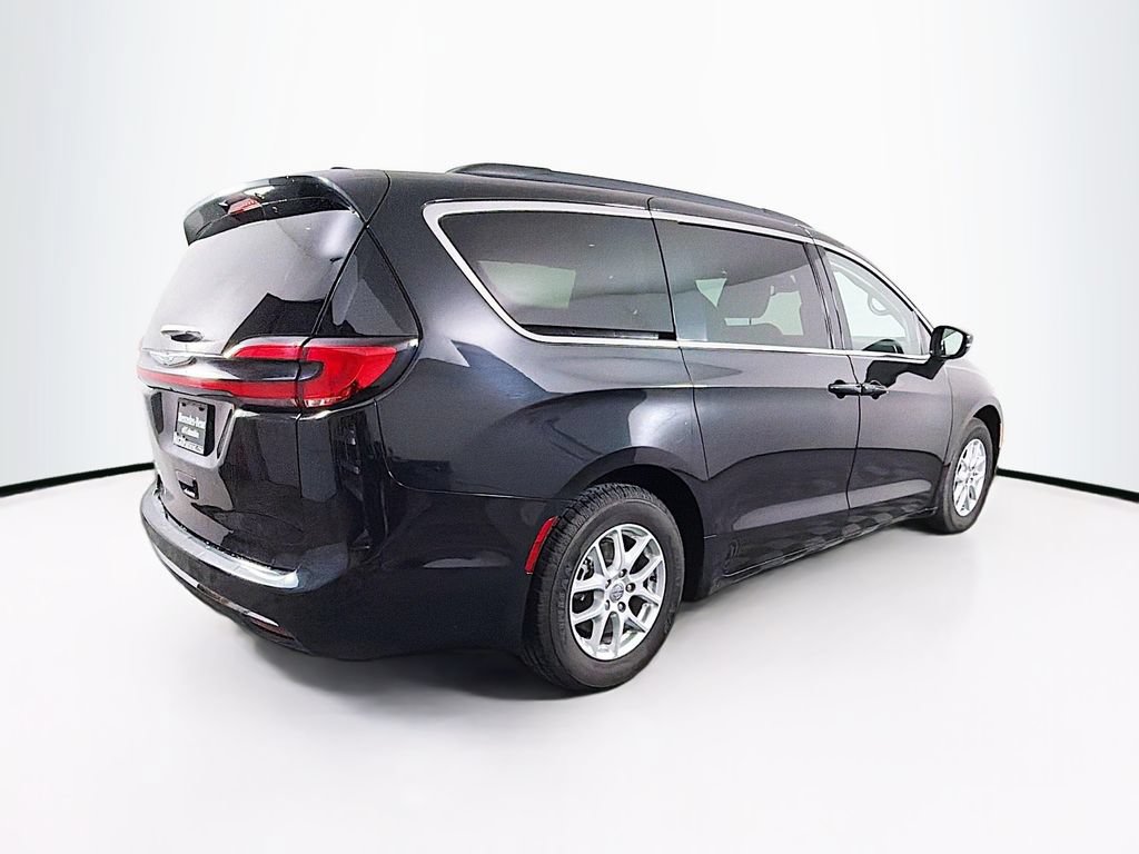 Used 2022 Chrysler Pacifica Touring-L FWD image 7