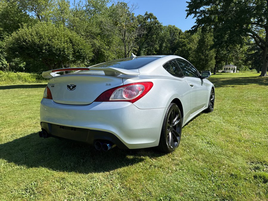 Used 2010 Hyundai Genesis 3.8 RWD image 20