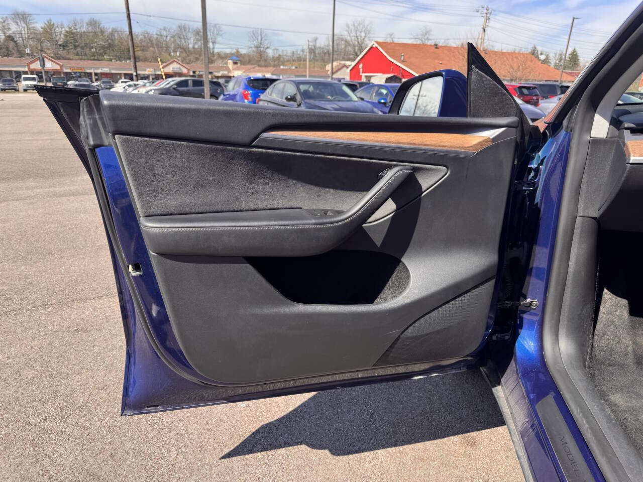 Used 2024 Tesla Model Y Long Range 4dr Crossover image 21