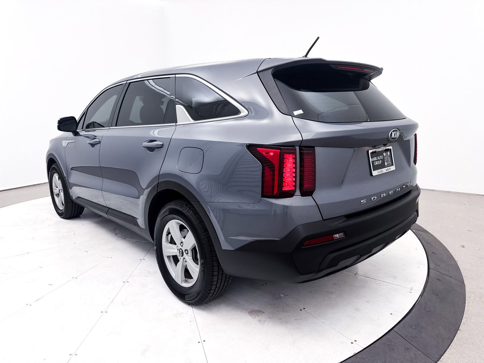 Used 2021 Kia Sorento LX image 14