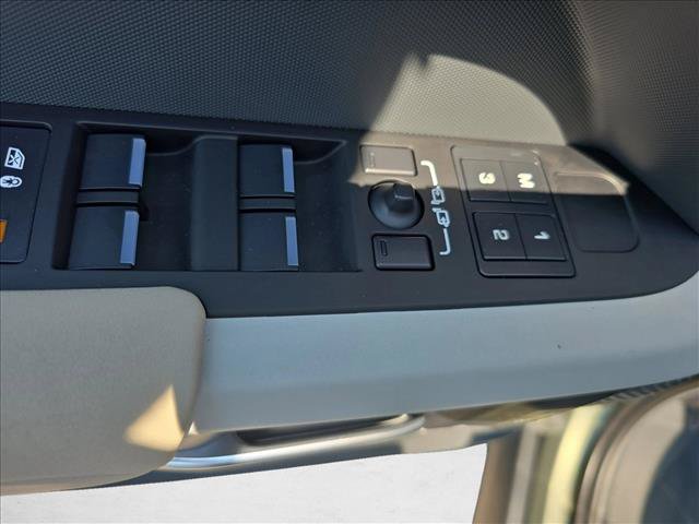 Used 2023 Land Rover Defender 110 SE AWD/4WD image 28