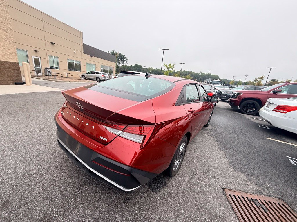 Certified 2024 Hyundai Elantra Blue FWD image 5