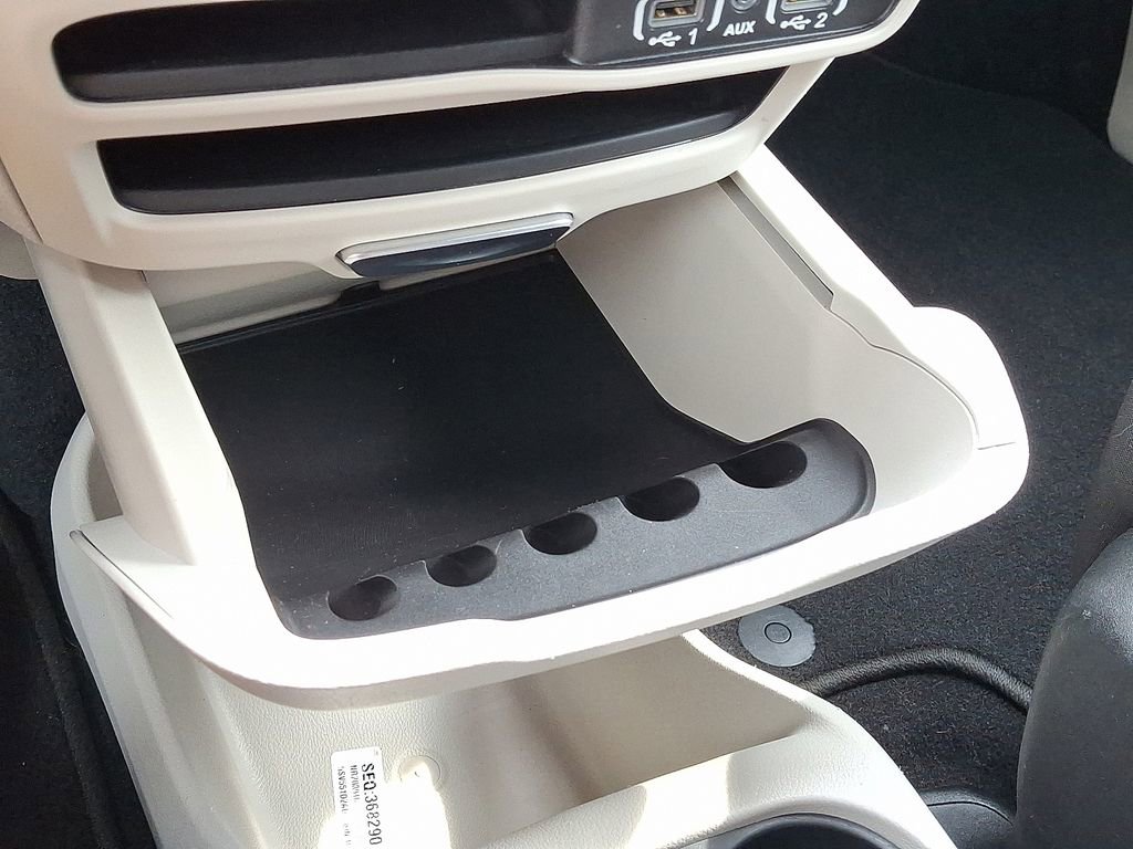 Used 2022 Chrysler Voyager LX image 26