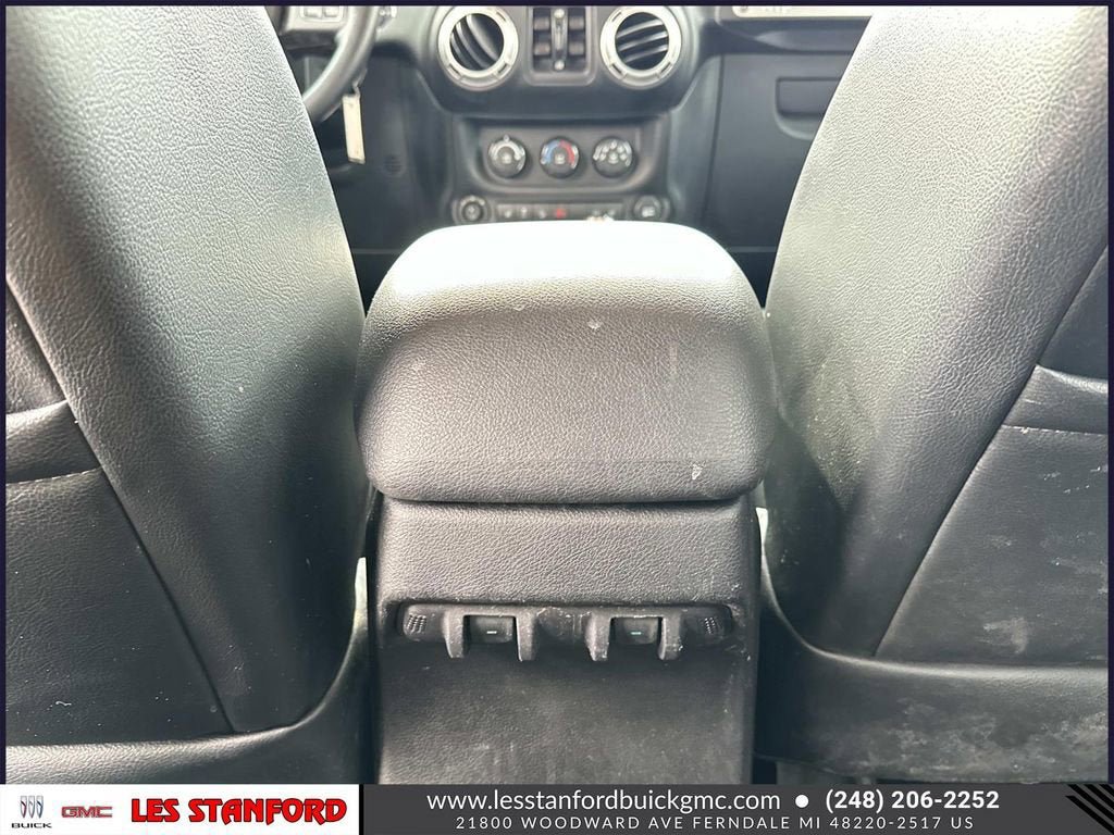 Used 2012 Jeep Wrangler Unlimited Sahara w/ Dual Top Group AWD/4WD image 15