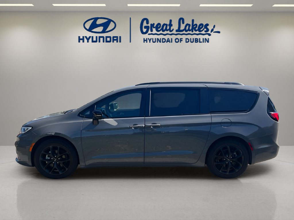 Used 2025 Chrysler Pacifica Limited FWD image 2