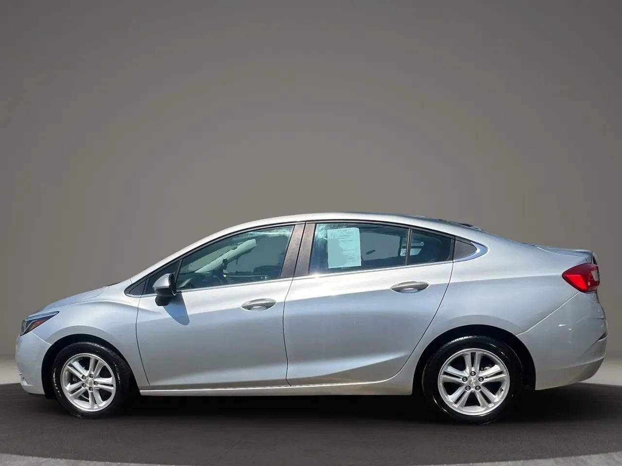 Used 2018 Chevrolet Cruze LT FWD image 8