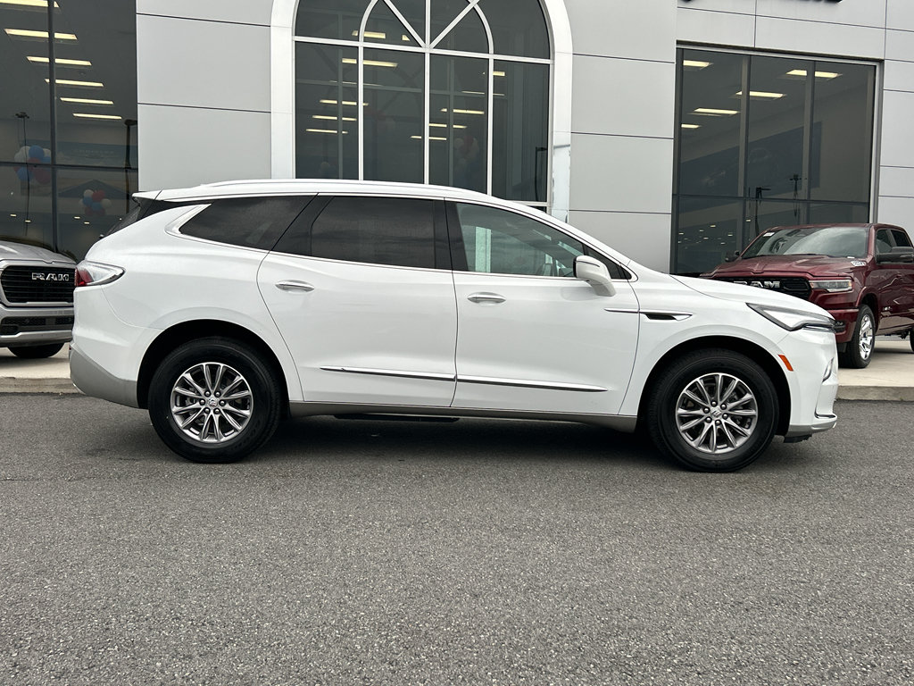 Used 2024 Buick Enclave Premium AWD/4WD image 2