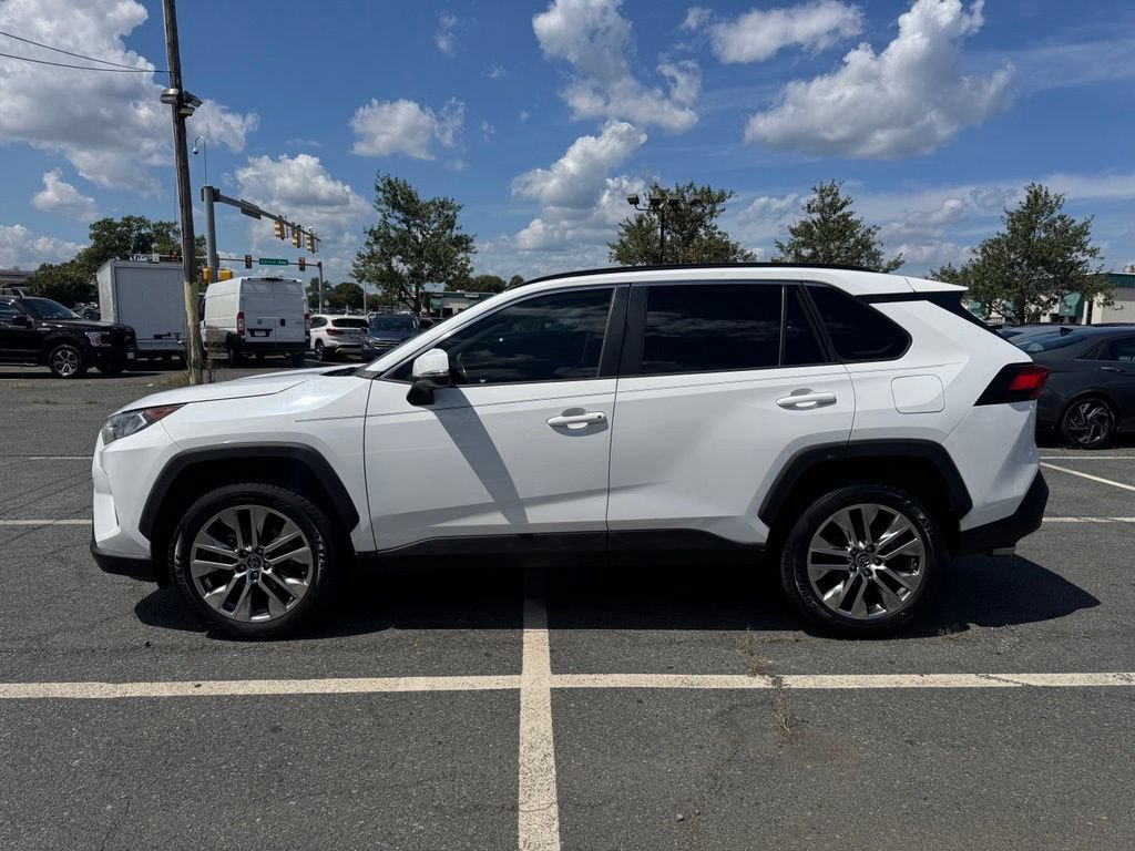Used 2019 Toyota RAV4 XLE Premium FWD image 4