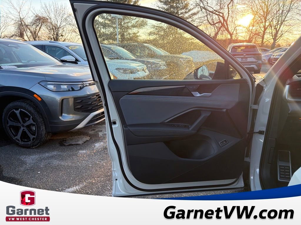 New 2026 Volkswagen Tiguan SE R-Line image 10