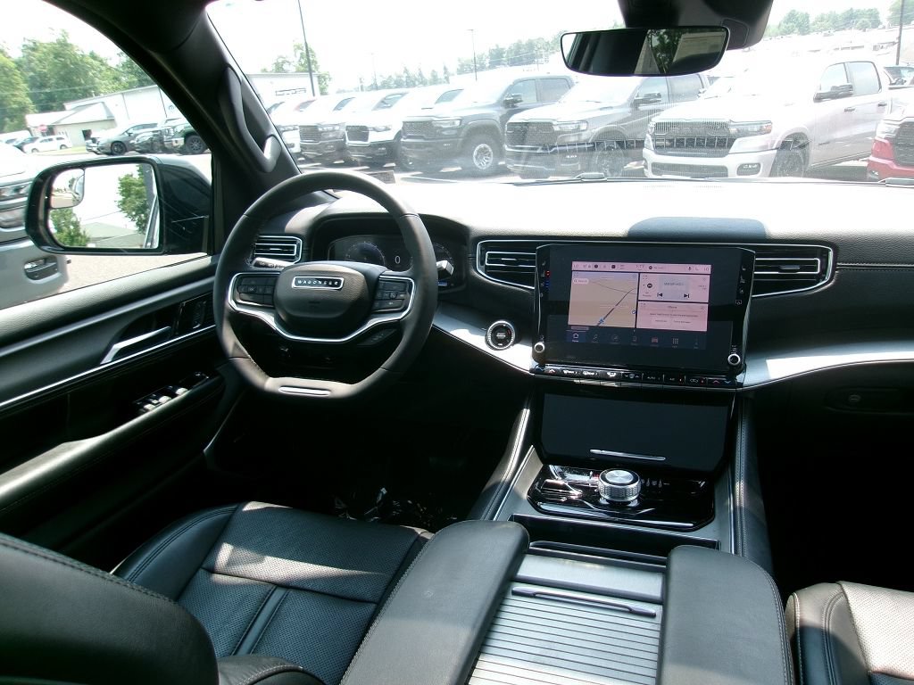 Certified 2024 Jeep Wagoneer L Series II AWD/4WD image 13