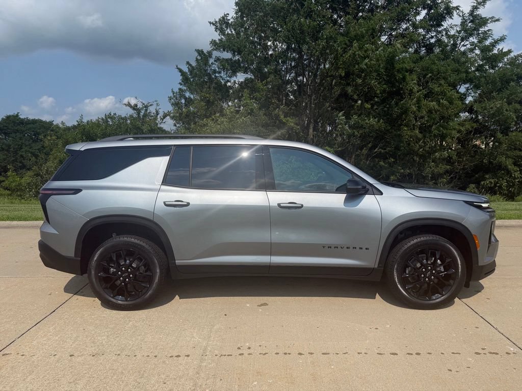 New 2026 Chevrolet Traverse LT w/ Midnight/Sport Edition FWD image 2