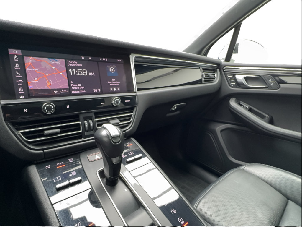 Used 2023 Porsche Macan AWD/4WD image 45