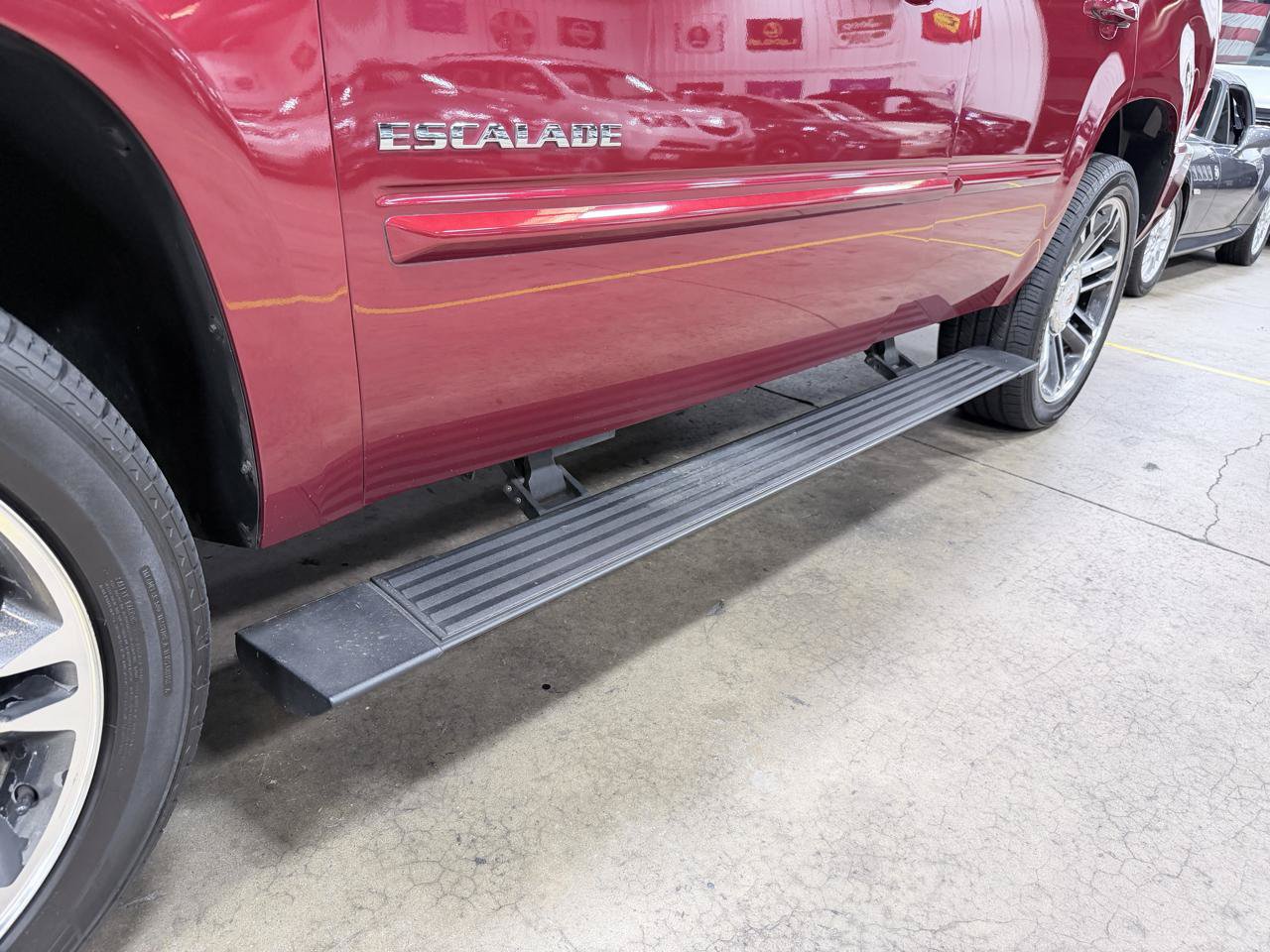 Used 2013 Cadillac Escalade Premium AWD/4WD image 14