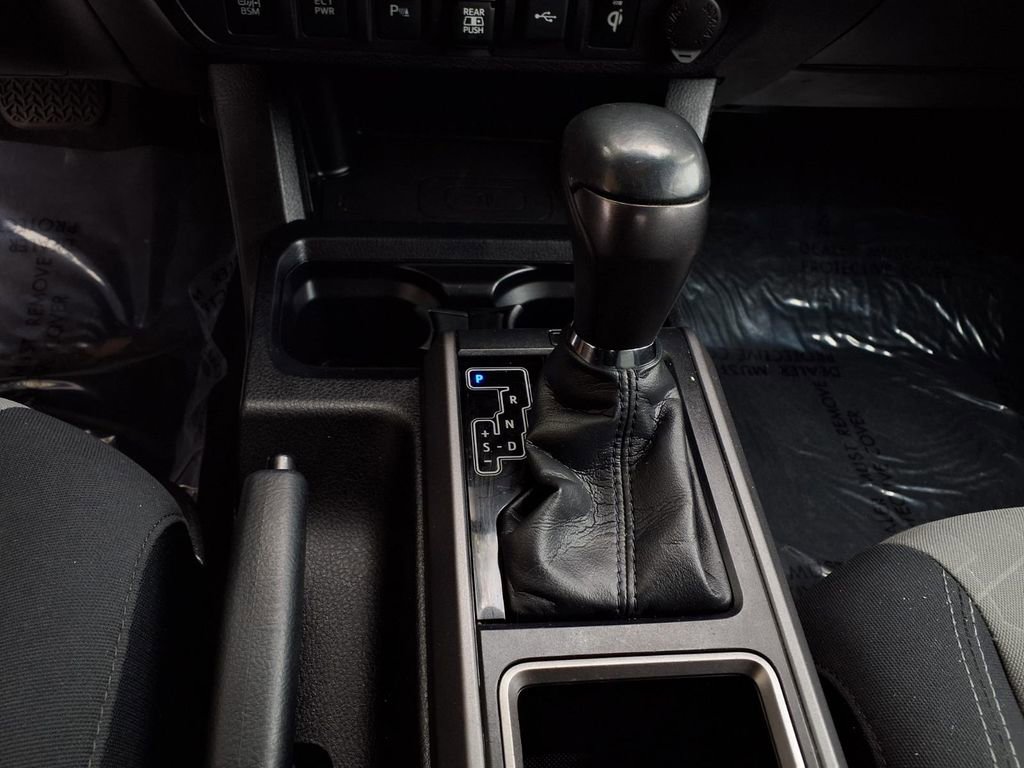 Used 2021 Toyota Tacoma TRD Sport w/ Technology Package RWD image 12