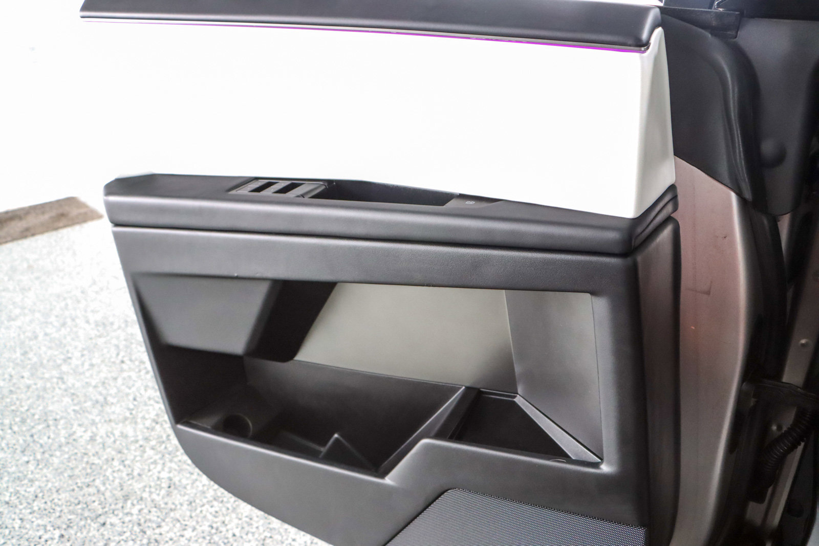 Used 2024 Tesla Cybertruck AWD Crew Cab image 19