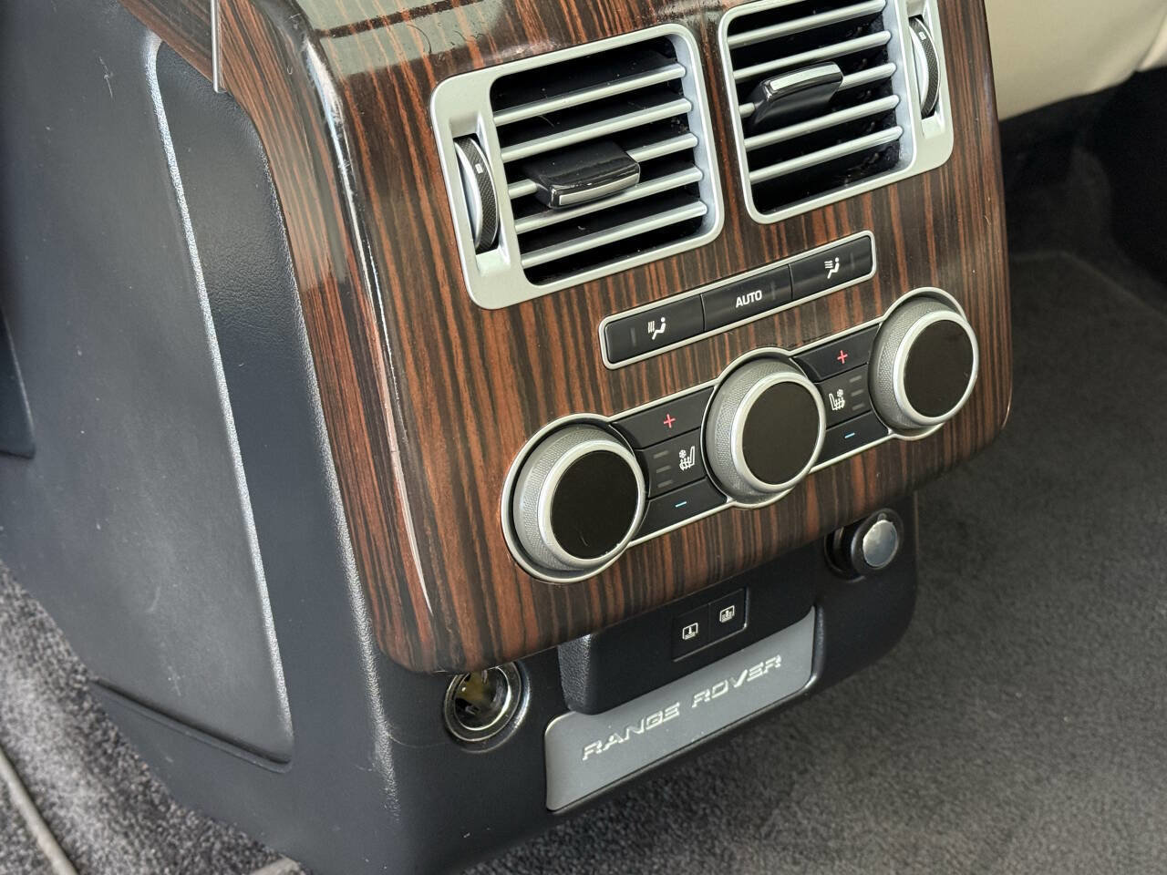 Used 2017 Land Rover Range Rover Long Wheelbase Supercharged image 16