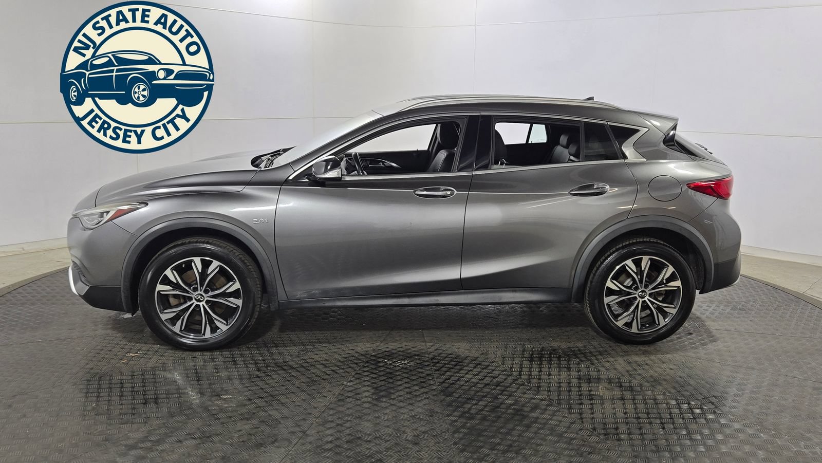 Used 2018 INFINITI QX30 AWD image 4