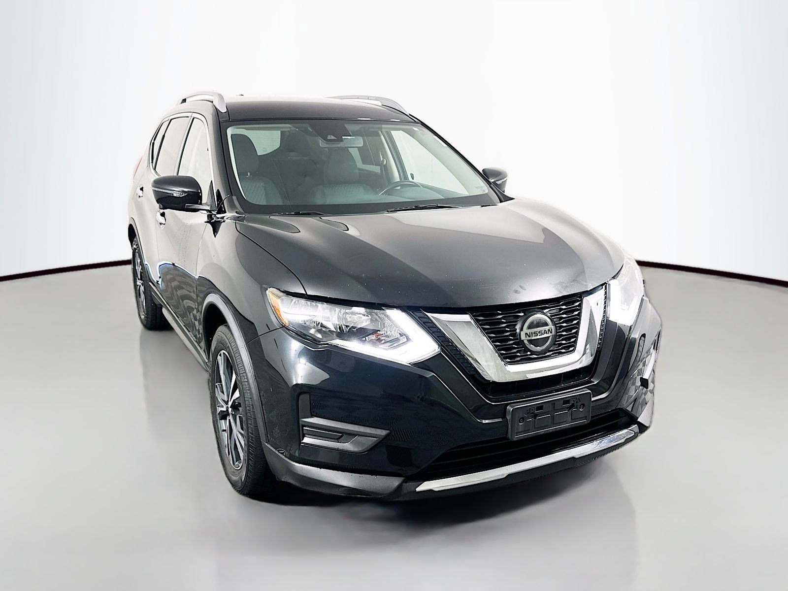 Used 2020 Nissan Rogue SV w/ Premium Package FWD image 1