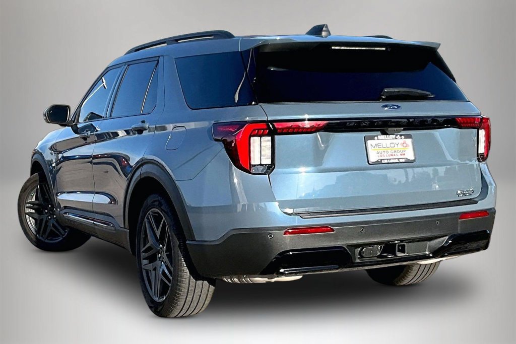 Used 2025 Ford Explorer ST-Line w/ Premium Package RWD image 4