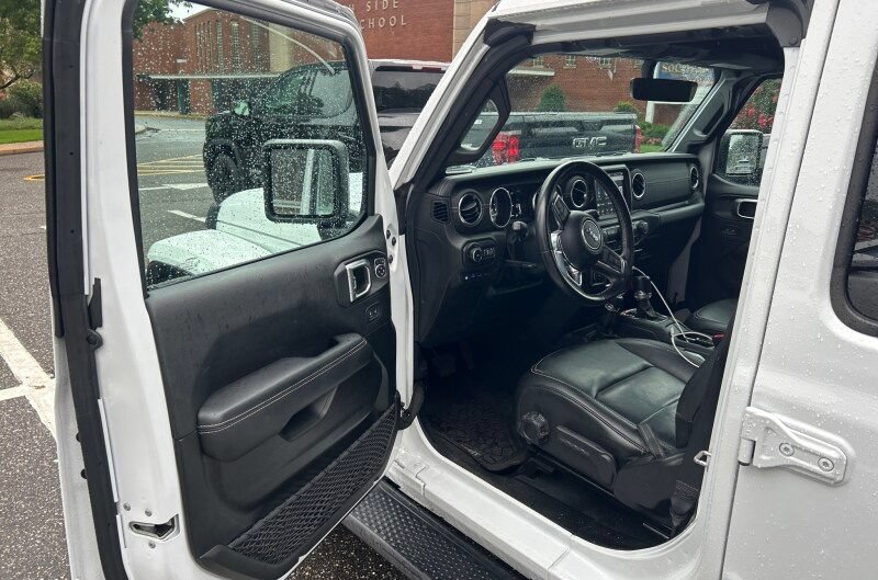 Used 2022 Jeep Wrangler Unlimited Sahara w/ Cold Weather Group AWD/4WD image 8