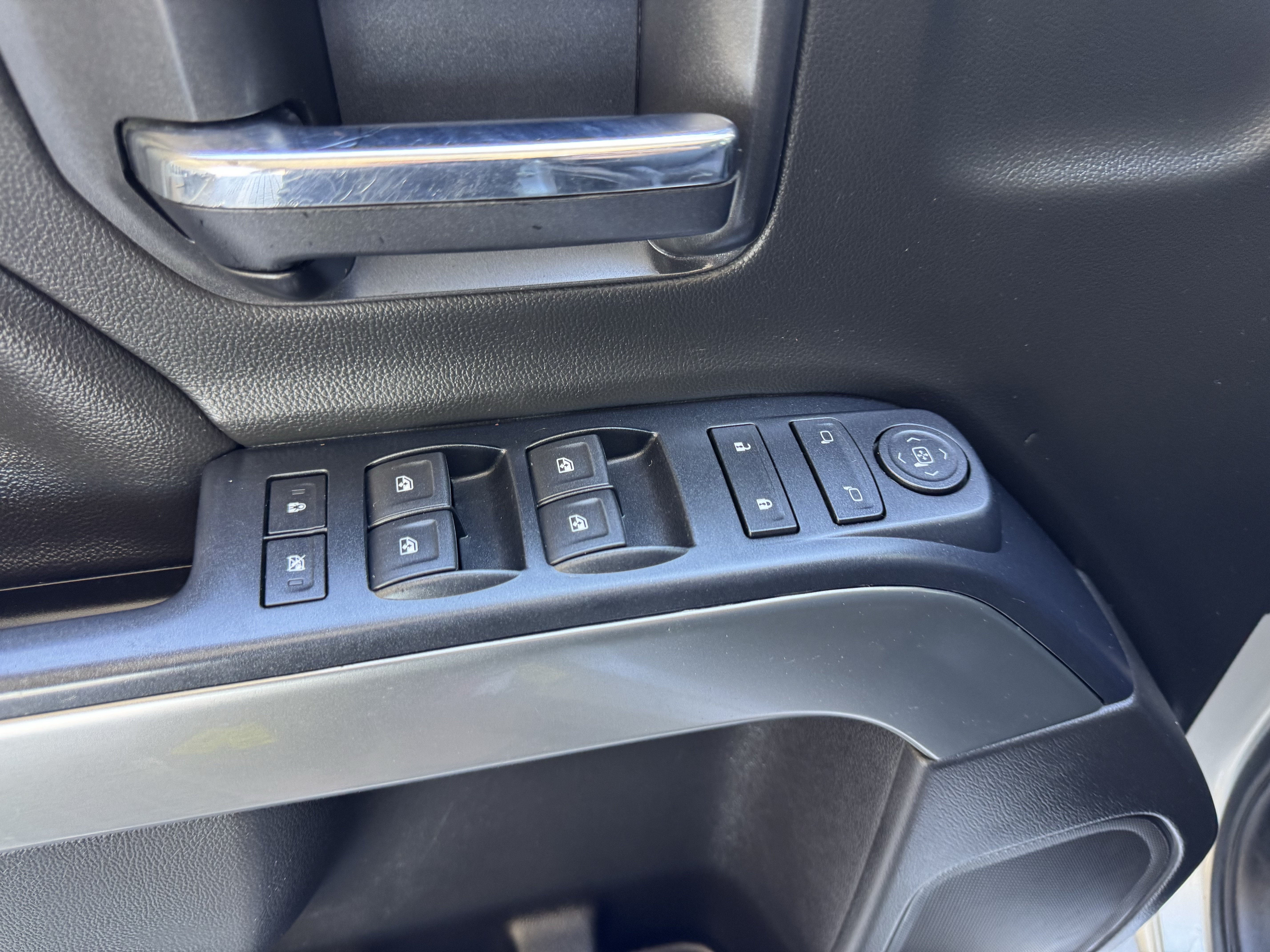 Used 2019 Chevrolet Silverado 1500 LT AWD/4WD image 11
