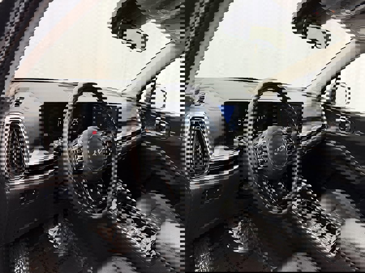 Used 2024 Kia Sorento S image 8