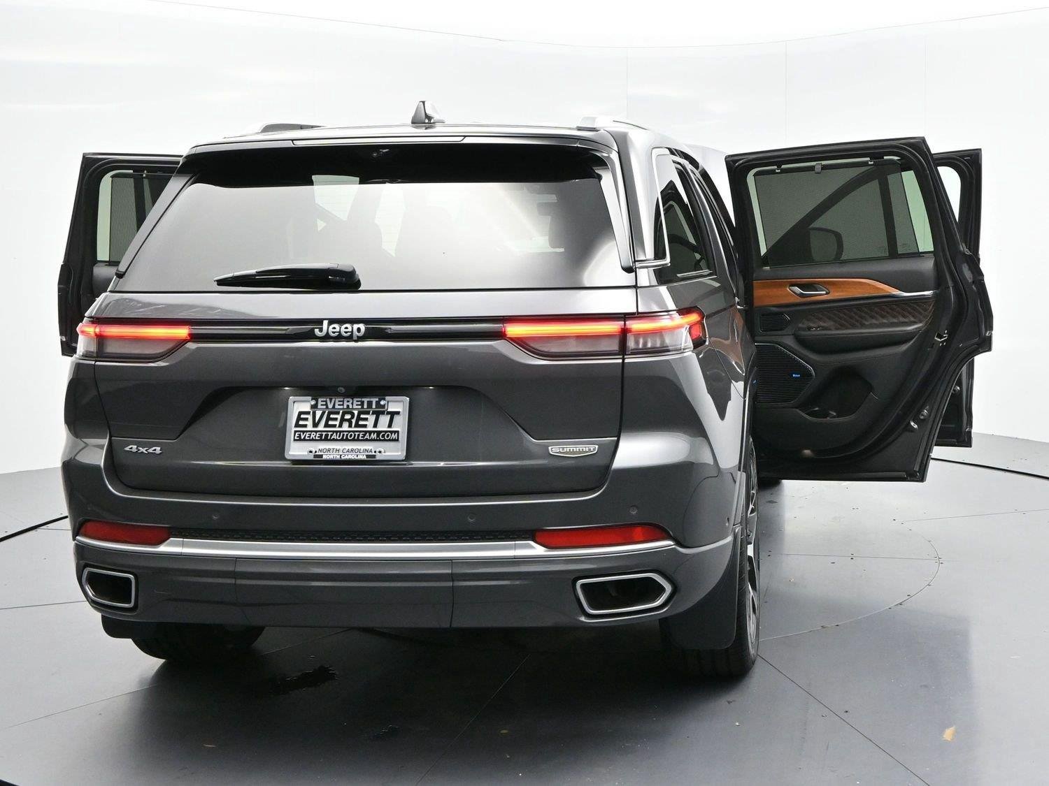 Used 2022 Jeep Grand Cherokee Summit AWD/4WD image 37