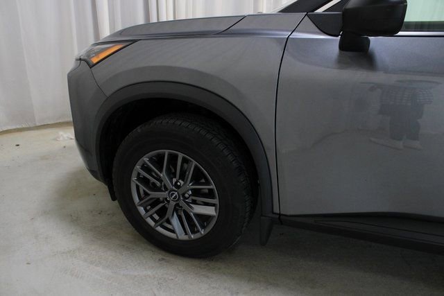 Used 2023 Nissan Rogue S image 8