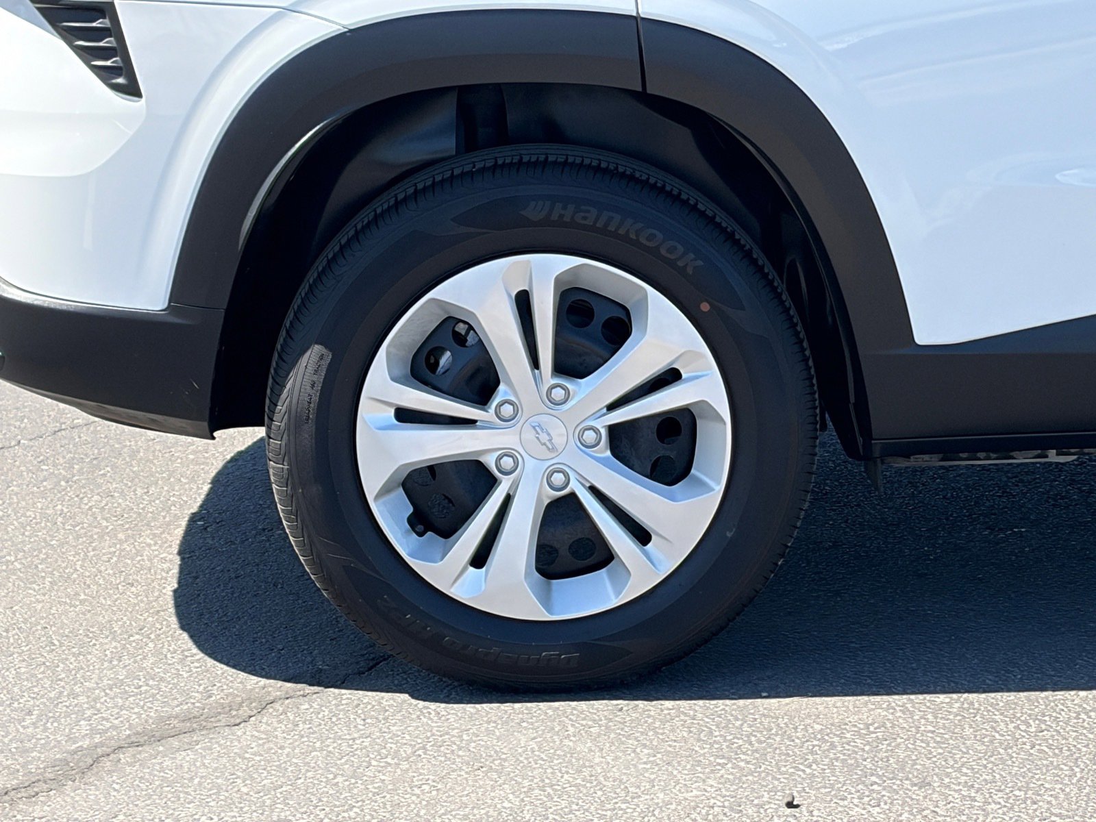 Used 2025 Chevrolet Trax LS image 10