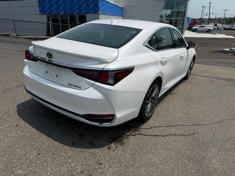 Used 2024 Lexus ES 300h w/ Accessory Package (Z1) FWD image 8